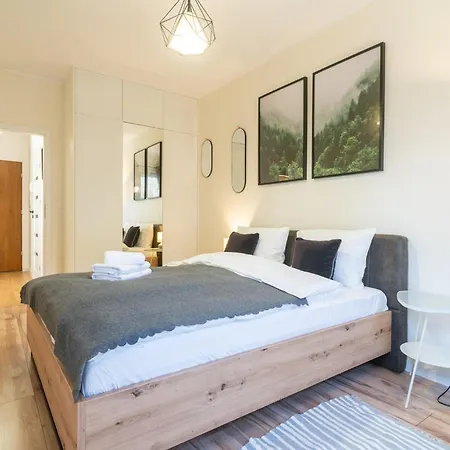 Brynow Rzepakowa Harmony By Bookinghost * Katowice