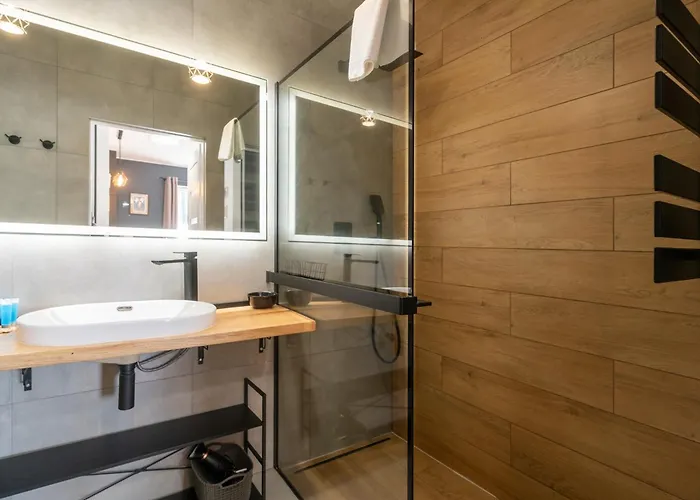 Brynow Rzepakowa Harmony By Bookinghost * Katowice