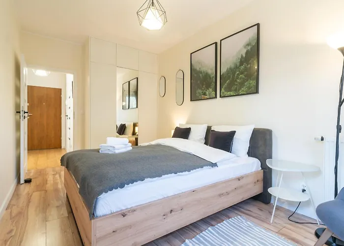 Brynow Rzepakowa Harmony By Bookinghost * Katowice